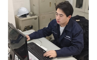 雙線作戰(zhàn)勇?lián)?dāng)  攻堅(jiān)克難顯本色 ——記電機(jī)電氣廠技術(shù)組長(zhǎng)兼生產(chǎn)組長(zhǎng)陳嘉奇